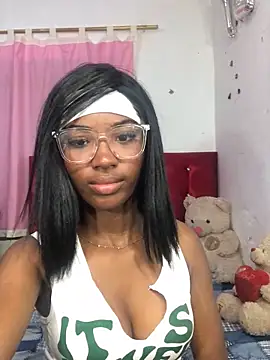 Snapshot of MarianRosse chatting on November 8, 2025, 8:40 am MarianRosse online show from November 8, 2025, 8:40 am