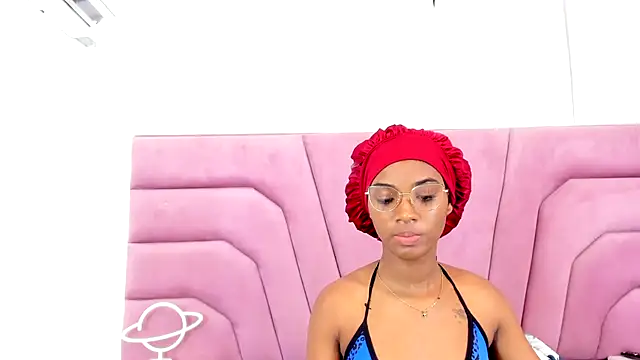 Snapshot of MarianRosse chatting on October 12, 2025, 7:48 pm MarianRosse online show from October 12, 2025, 7:48 pm