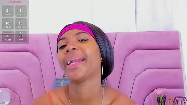 Snapshot of MarianRosse chatting on November 19, 2025, 6:19 pm MarianRosse online show from November 19, 2025, 6:19 pm