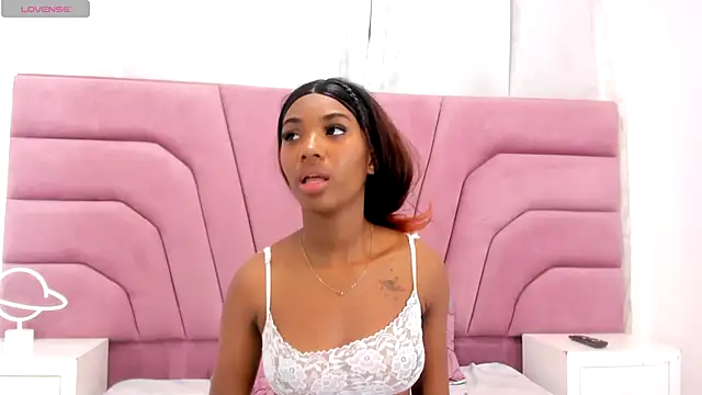 Snapshot of MarianRosse chatting on October 23, 2025, 7:23 pm MarianRosse online show from October 23, 2025, 7:23 pm