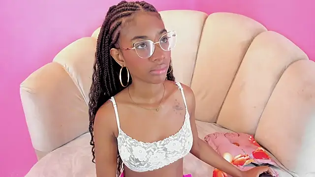 Snapshot of MarianRosse chatting on September 27, 2025, 7:53 pm MarianRosse online show from September 27, 2025, 7:53 pm