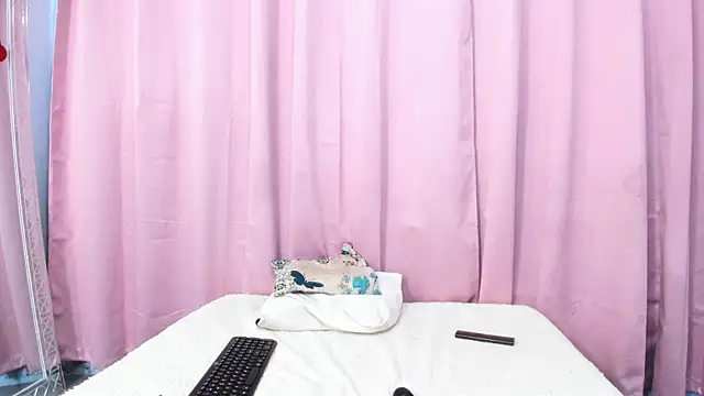 Snapshot of MarianRosse chatting on July 19, 2026, 4:48 pm MarianRosse online show from July 19, 2026, 4:48 pm