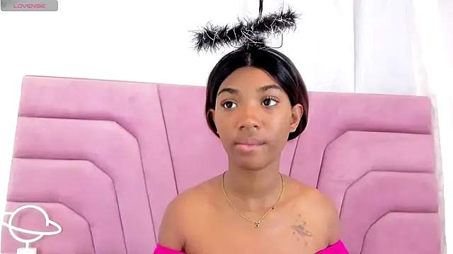 Snapshot of MarianRosse chatting on October 18, 2025, 7:27 pm MarianRosse online show from October 18, 2025, 7:27 pm