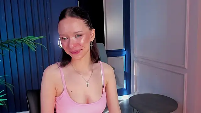 Snapshot of daily_glam chatting on September 19, 2025, 1:04 pm daily glam online show from September 19, 2025, 1:04 pm