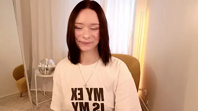 Snapshot of daily_glam chatting on October 20, 2025, 12:17 pm daily glam online show from October 20, 2025, 12:17 pm