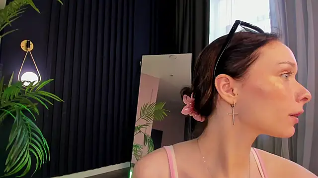 Snapshot of daily_glam chatting on September 22, 2025, 1:06 pm daily glam online show from September 22, 2025, 1:06 pm