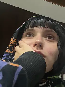 Snapshot of XBODTRIIPX chatting on December 5, 2025, 3:49 am XBODTRIIPX online show from December 5, 2025, 3:49 am