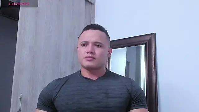 Snapshot of KingLevi01 chatting on October 25, 2025, 10:32 pm KingLevi01 online show from October 25, 2025, 10:32 pm