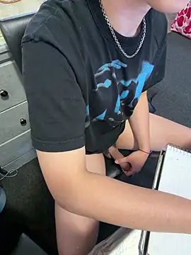 Pikachu19yo online show from January 31, 2026, 9:02 pm