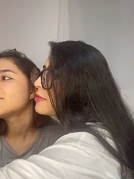 Snapshot of Sweet_and_Rous0 chatting on October 28, 2025, 3:18 am Sweet and Rous0 online show from October 28, 2025, 3:18 am