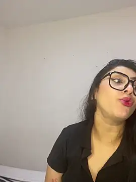 Snapshot of Sweet_and_Rous0 chatting on December 22, 2025, 2:28 pm Sweet and Rous0 online show from December 22, 2025, 2:28 pm