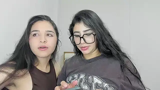 Snapshot of Sweet_and_Rous0 chatting on March 12, 2026, 2:06 am Sweet and Rous0 online show from March 12, 2026, 2:06 am