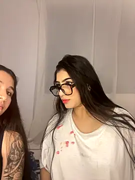 Snapshot of Sweet_and_Rous0 chatting on November 3, 2025, 3:23 am Sweet and Rous0 online show from November 3, 2025, 3:23 am