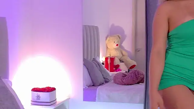 Snapshot of NicoleArmani chatting on November 28, 2025, 7:36 pm NicoleArmani online show from November 28, 2025, 7:36 pm