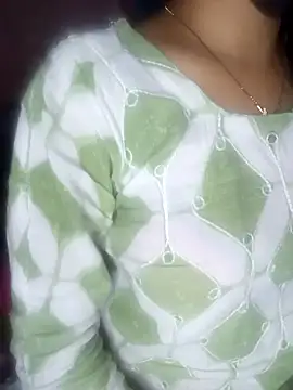 Snapshot of Komal-Rajput chatting on December 17, 2025, 4:34 pm Komal-Rajput online show from December 17, 2025, 4:34 pm