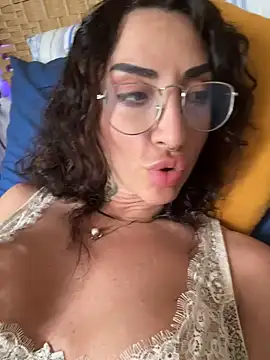 nikkaanderic online show from June 15, 2026, 3:55 pm