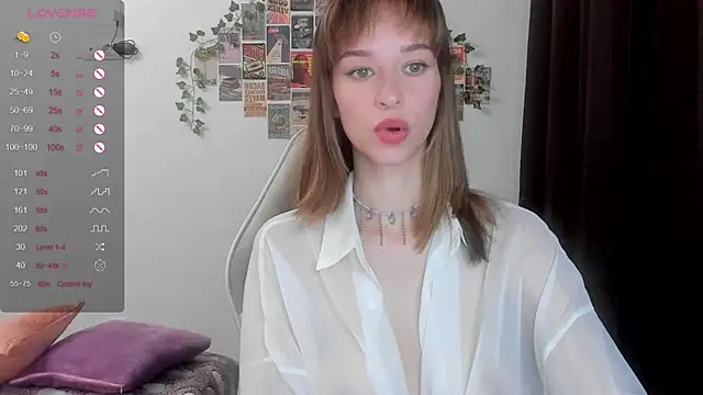 Snapshot of _Alissaa chatting on December 4, 2025, 11:42 am Alissaa online show from December 4, 2025, 11:42 am