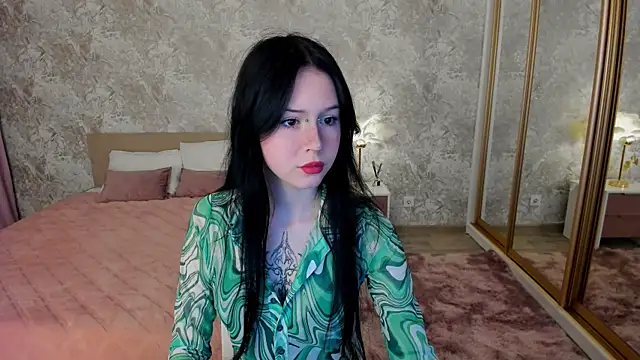 VioletHarme online show from April 12, 2026, 3:43 am