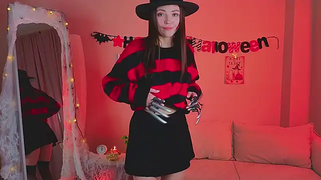 Snapshot of OliviaKis_ chatting on October 31, 2025, 7:38 am OliviaKis online show from October 31, 2025, 7:38 am