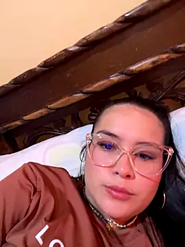 Snapshot of amberbakee chatting on November 12, 2025, 2:21 pm amberbakee online show from November 12, 2025, 2:21 pm