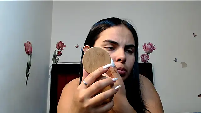 Valeryxs online show from April 15, 2026, 4:44 pm