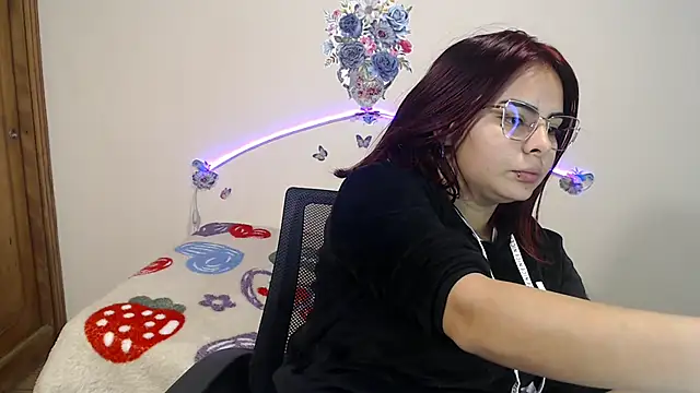 Valeryxs online show from November 4, 2025, 7:39 pm