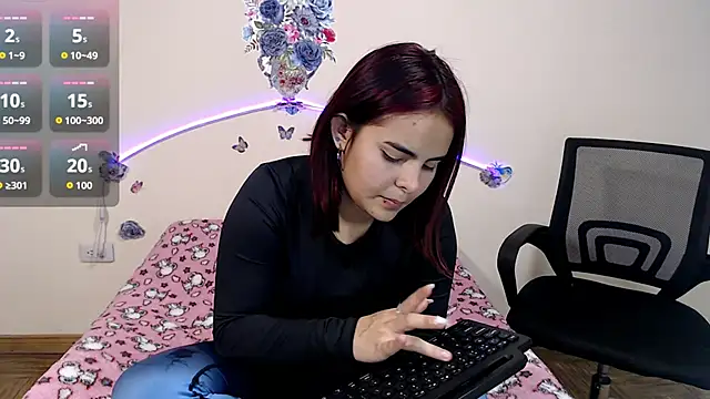 Valeryxs online show from November 18, 2025, 8:34 pm