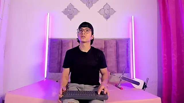 Snapshot of 0anonimo_bottom1 chatting on October 3, 2025, 12:50 pm 0anonimo bottom1 online show from October 3, 2025, 12:50 pm