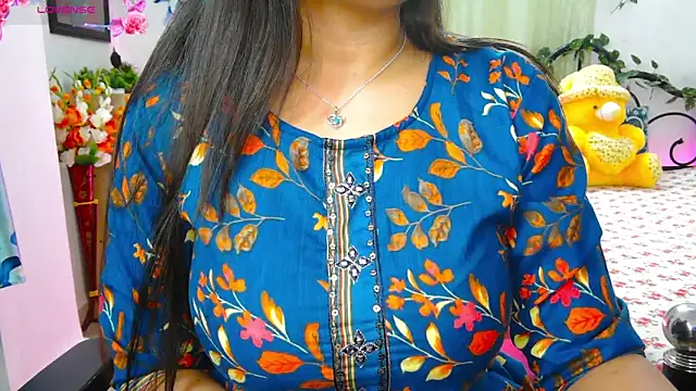 Snapshot of WildDimpi_0 chatting on October 28, 2025, 5:45 pm WildDimpi 0 online show from October 28, 2025, 5:45 pm