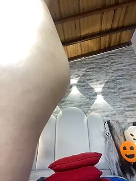 Snapshot of Kristy1_ chatting on October 28, 2025, 11:09 am Kristy1 online show from October 28, 2025, 11:09 am