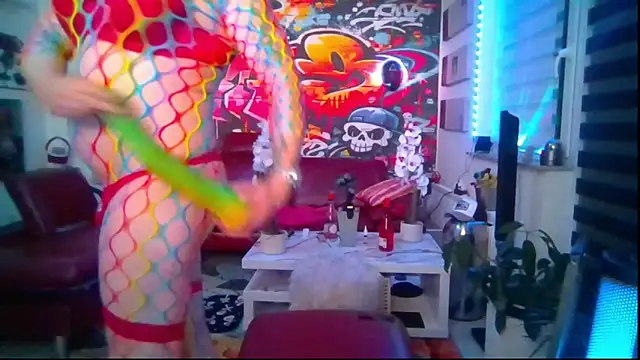 hellgirl1980 online show from May 12, 2026, 2:41 am