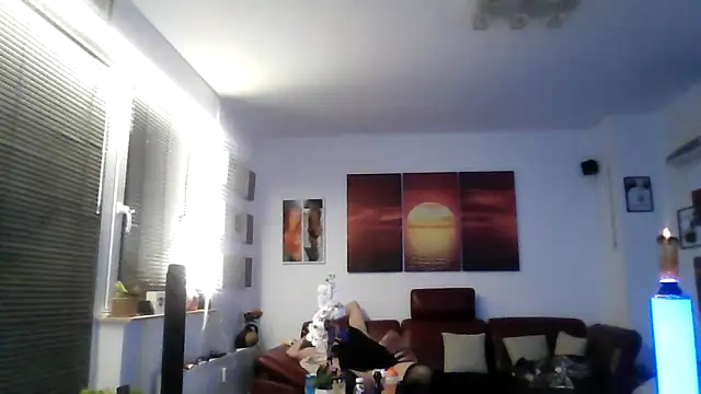 Snapshot of hellgirl1980 chatting on October 12, 2025, 2:24 am hellgirl1980 online show from October 12, 2025, 2:24 am