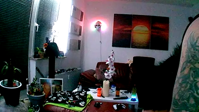 Snapshot of hellgirl1980 chatting on December 4, 2025, 1:26 am hellgirl1980 online show from December 4, 2025, 1:26 am