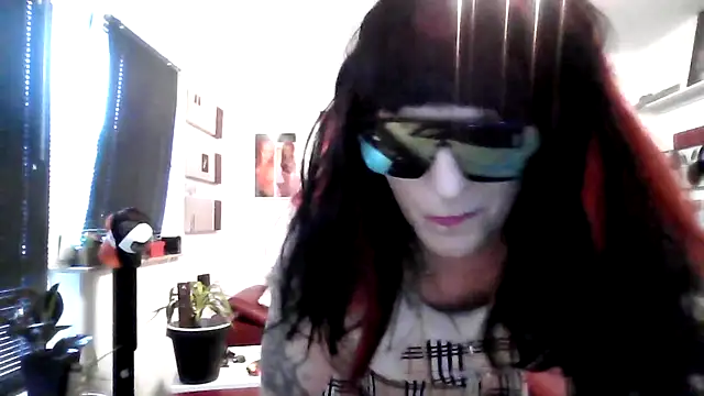 Snapshot of hellgirl1980 chatting on September 9, 2025, 4:49 pm hellgirl1980 online show from September 9, 2025, 4:49 pm