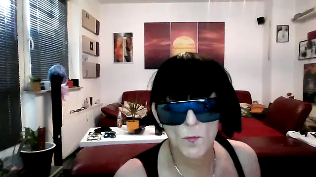 Snapshot of hellgirl1980 chatting on September 23, 2025, 5:09 pm hellgirl1980 online show from September 23, 2025, 5:09 pm