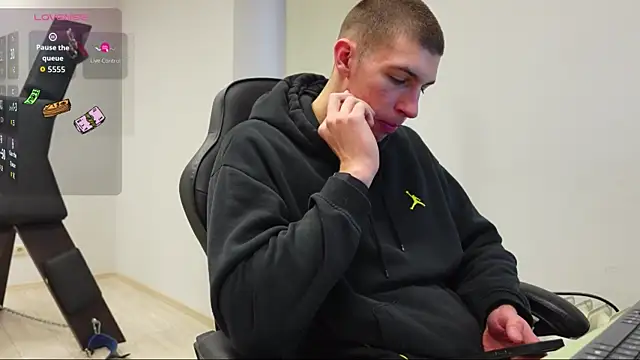 Snapshot of Ryan_Dozer chatting on November 29, 2025, 8:36 am Ryan Dozer online show from November 29, 2025, 8:36 am