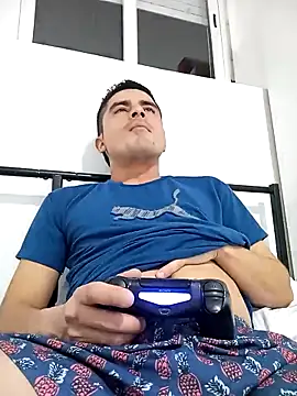 Snapshot of Andr3s69xxx chatting on February 6, 2026, 9:00 pm Andr3s69xxx online show from February 6, 2026, 9:00 pm