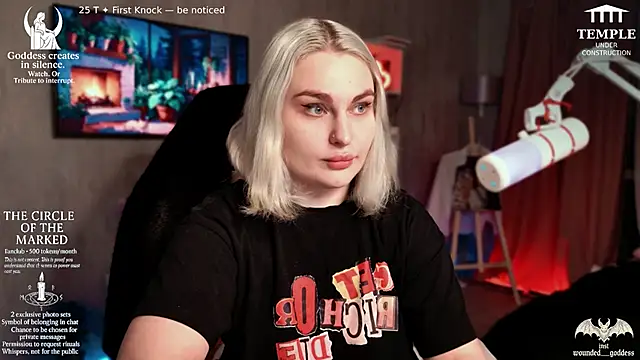 Snapshot of Wounded_Goddess_ chatting on November 13, 2025, 8:24 pm Wounded Goddess online show from November 13, 2025, 8:24 pm