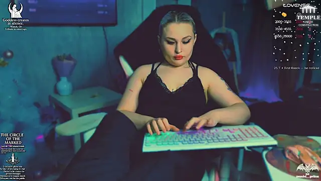 Snapshot of Wounded_Goddess_ chatting on December 17, 2025, 3:50 pm Wounded Goddess online show from December 17, 2025, 3:50 pm