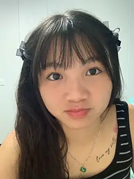 Emlyly-18 online show from October 17, 2025, 4:16 am