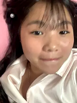 Emlyly-18 online show from September 30, 2025, 5:30 pm