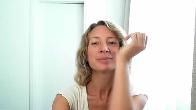 Snapshot of Paevoa chatting on November 19, 2025, 10:04 am Paevoa online show from November 19, 2025, 10:04 am