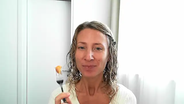 Snapshot of Paevoa chatting on November 18, 2025, 9:56 am Paevoa online show from November 18, 2025, 9:56 am