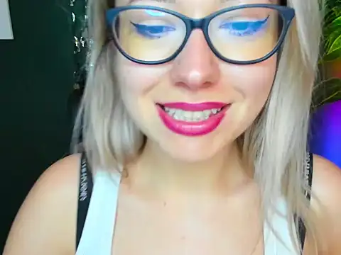 Snapshot of loveHeidi chatting on October 29, 2025, 9:19 am loveHeidi online show from October 29, 2025, 9:19 am