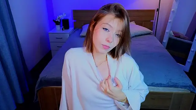 Snapshot of LumMina chatting on December 4, 2025, 10:03 am LumMina online show from December 4, 2025, 10:03 am