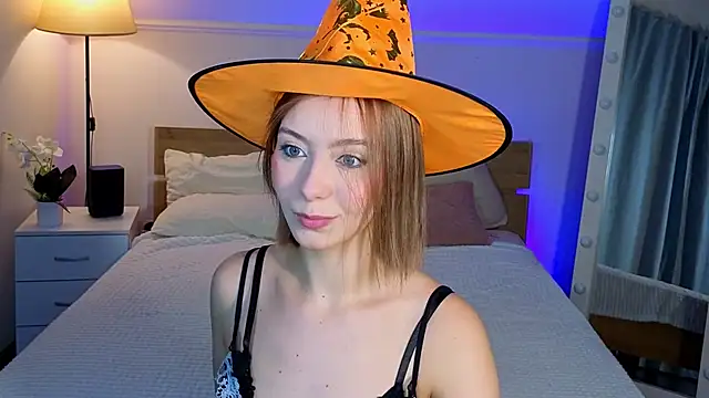 Snapshot of LumMina chatting on November 3, 2025, 9:57 am LumMina online show from November 3, 2025, 9:57 am