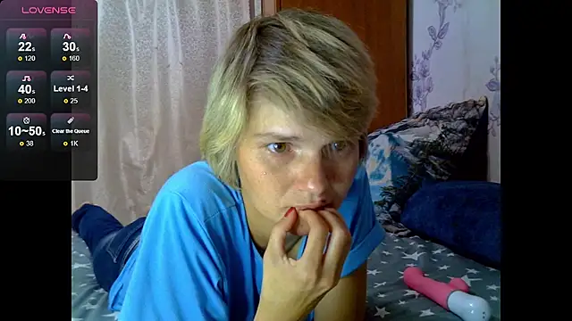 Snapshot of SaraSnow_ chatting on September 15, 2025, 5:57 pm SaraSnow  online show from September 15, 2025, 5:57 pm