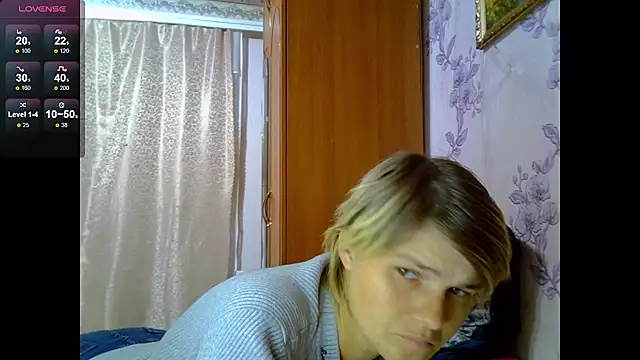 Snapshot of SaraSnow_ chatting on October 16, 2025, 7:33 pm SaraSnow  online show from October 16, 2025, 7:33 pm