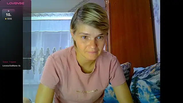Snapshot of SaraSnow_ chatting on September 25, 2025, 6:03 pm SaraSnow  online show from September 25, 2025, 6:03 pm