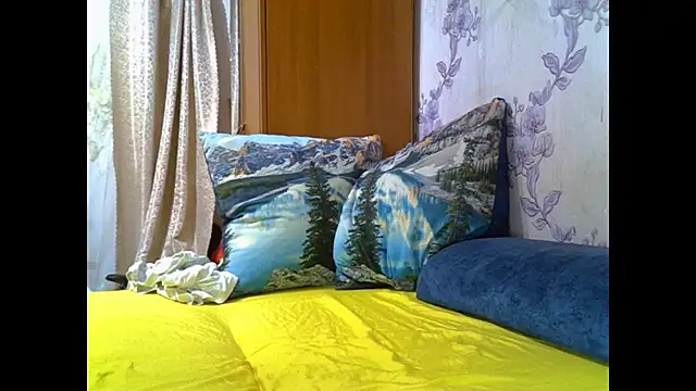 Snapshot of SaraSnow_ chatting on October 25, 2025, 6:52 pm SaraSnow  online show from October 25, 2025, 6:52 pm